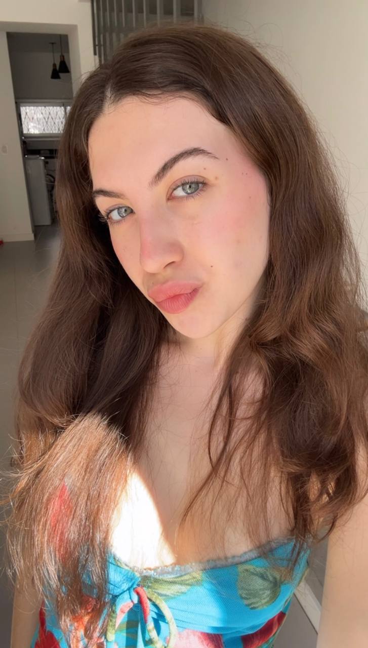 Nude girl Amber in Libreville