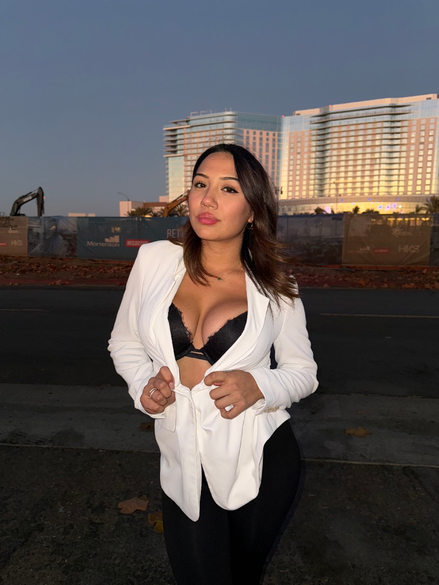 Take a pause and enjoy Ali Cruz — streaming from Libreville